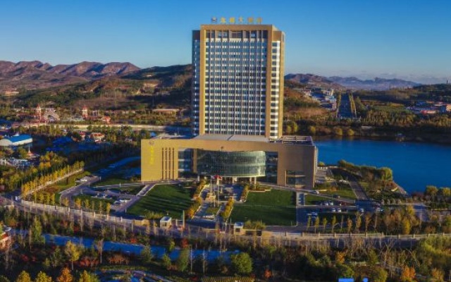 Longhu Hotel