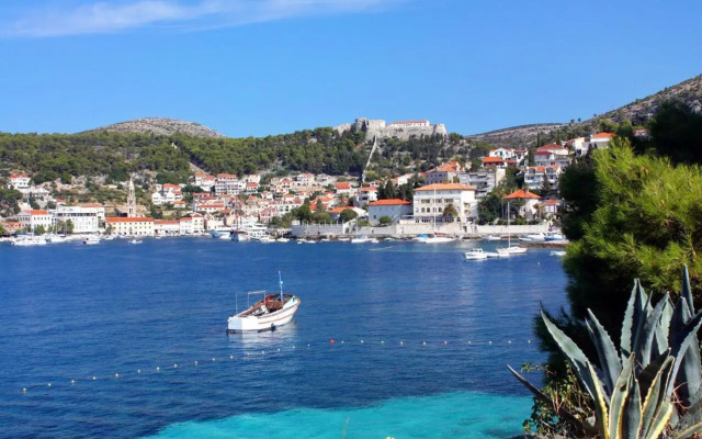 Apartments and rooms by the sea Hvar - 8785