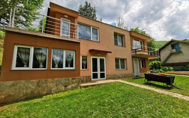Villa Aqua