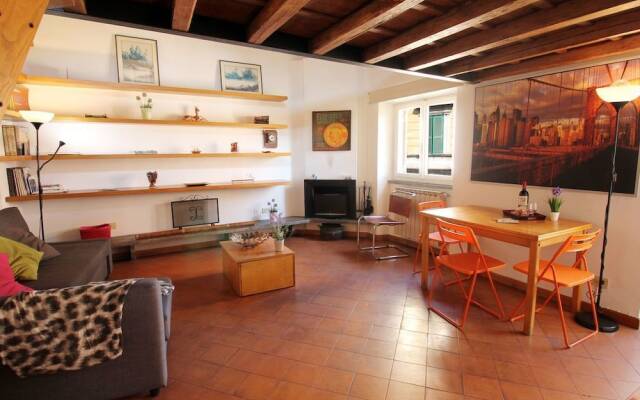 Charming Bright Penthouse in Trastevere