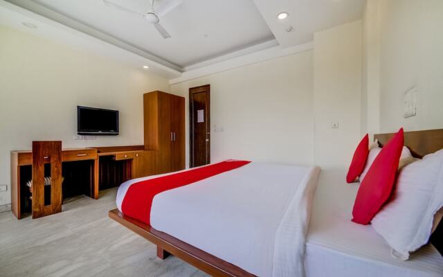 OYO 9553 Hotel Kings Plaza