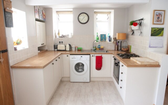 1 Bedroom Flat With Garden in Bristol