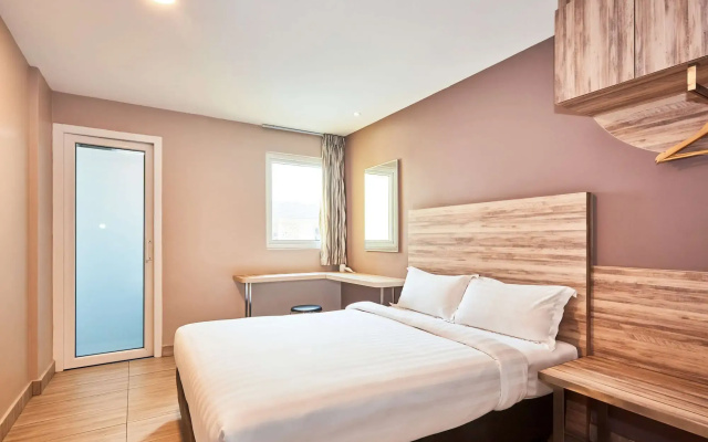 Ibis Budget Singapore Crystal