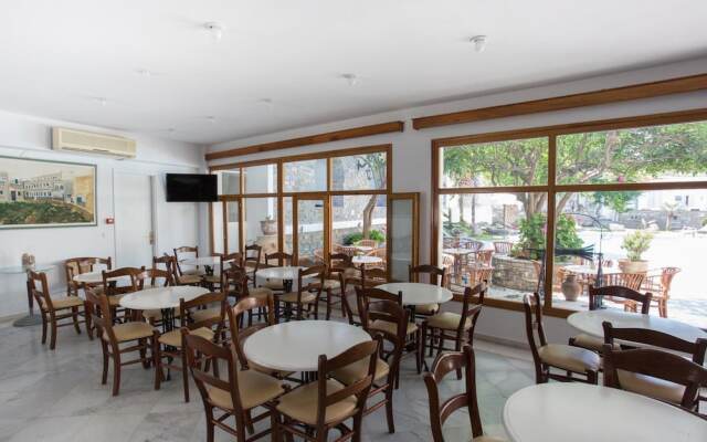 Louiza Hotel