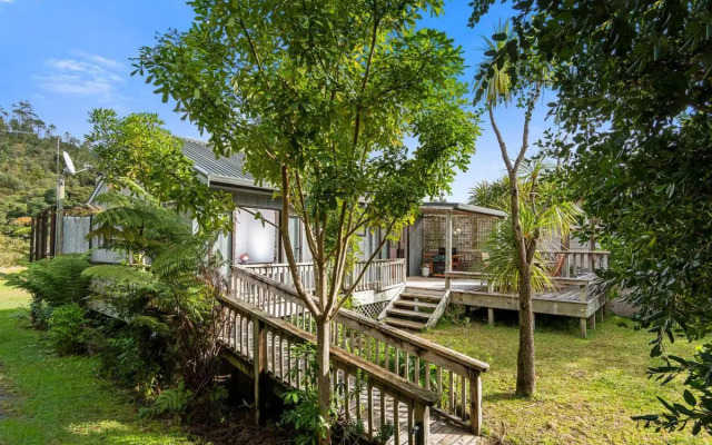 Riverview Retreat - Cooks Beach Holiday Home