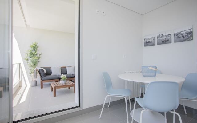 Liiiving- Luxury River View Apartment II