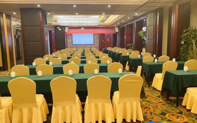 Zhaotong Purple Light Hotel