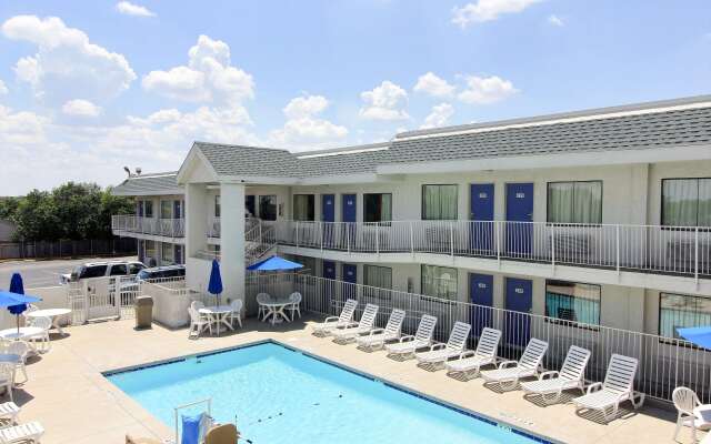 Motel 6 Austin, TX - North Central
