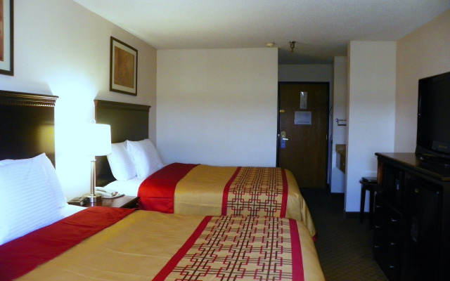 Royalton Inn & Suites