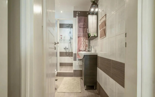 'The Ivory' House Project In Athens