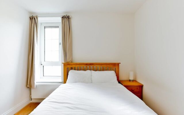 2BR Apartment - 10mins to Canary Wharf!