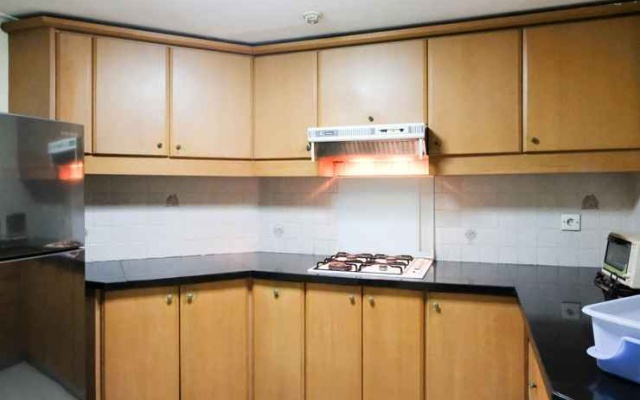 Homey and Extra Spacious 2BR at Kondominium Puncak Marina Apartment By Travelio – Kitchen – Surabaya