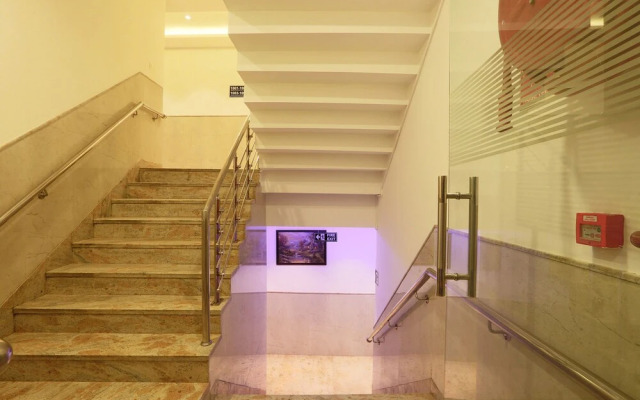 Fabhotel Skye Suites
