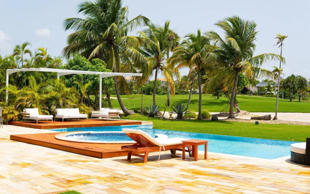 Majestic 5BR Villa w Maid Jacuzzi in Cap Cana