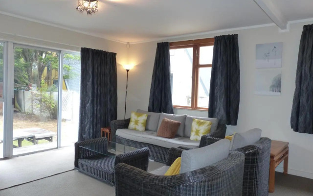 Snowed Inn - Ohakune Miro Holiday Home
