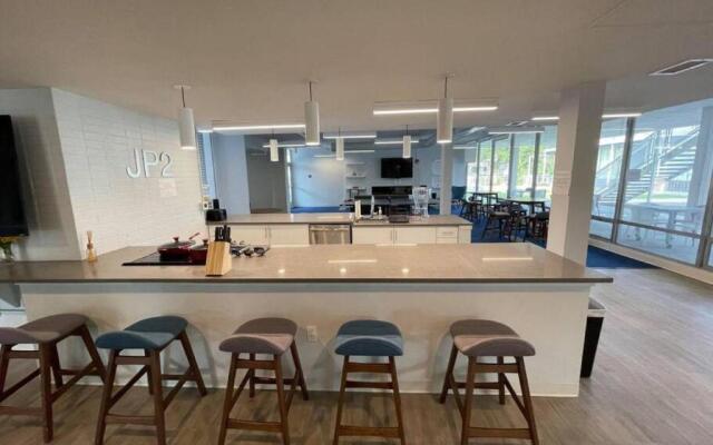 Cozy Resort Style Lodging Min From The Plaza apt 111