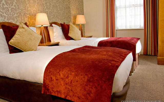 Buswells Hotel