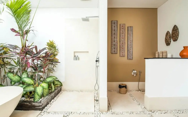 Villa 15 Stunning 6 BR Villa 400m to Beach
