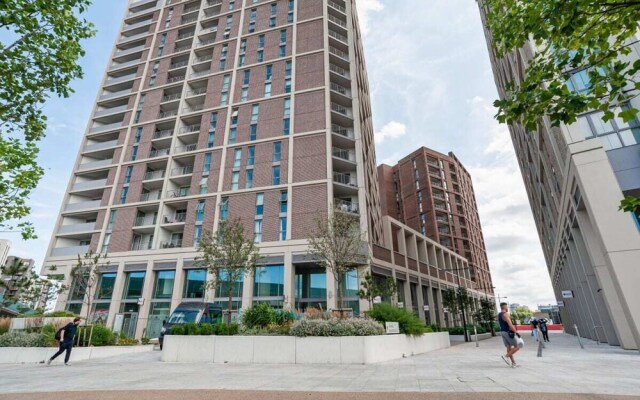 Stunning 1-bed apt W/roof Terrace in Canning Town