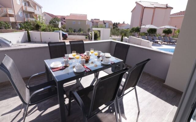 Apartments & Rooms Danivan Pool Villas B