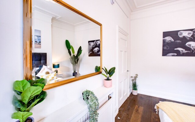 4-bedrooms 2-baths Independent Private Family Flat