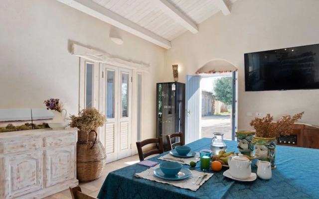 Farmhouse in Noto With Pool and Garden