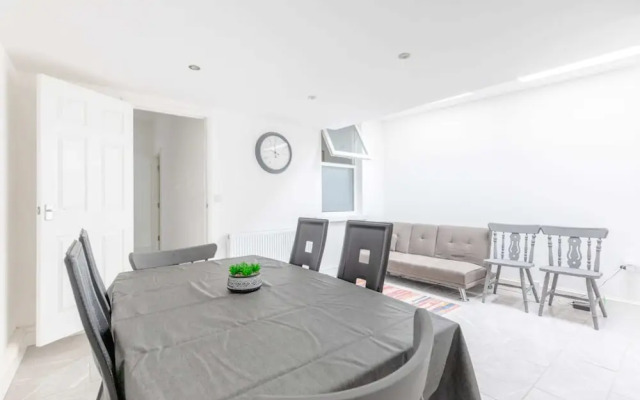 Spacious & Newly Renovated 4BD House East Ham!