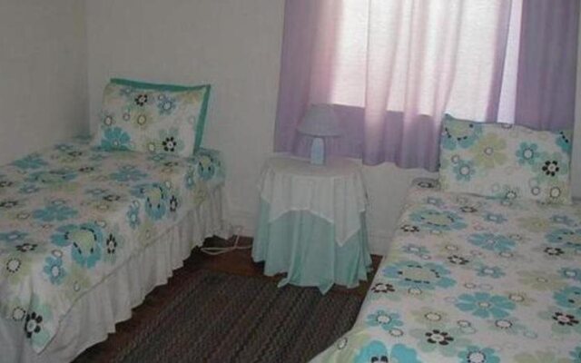 Franschhoek Travellers Lodge & Group Accommodation