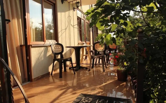 Na Pribrezhnoy Guest House