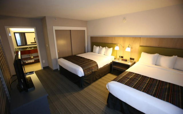 GreenTree Inn & Suites Phoenix Sky Harbor