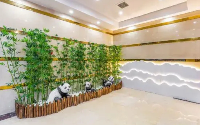 Zhufangzi Cinema Hotel (Anyue Beimenkou)