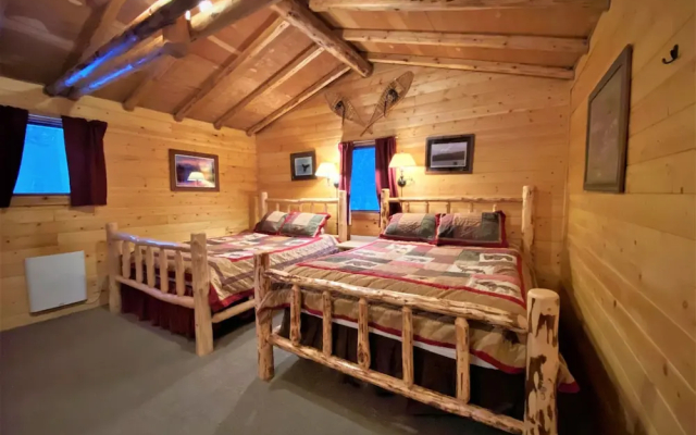 Alaska Creekside Cabins