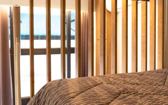 Blackhaus Young Mini