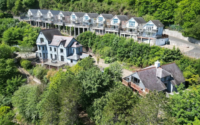 Campbell - 2 Bedroom Apartment - Pendine