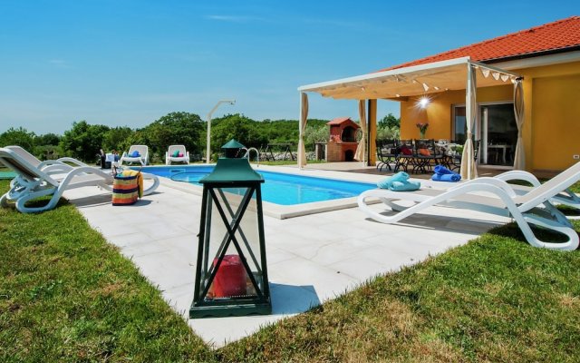 Attractive Villa in Sorici With Swimming Pool