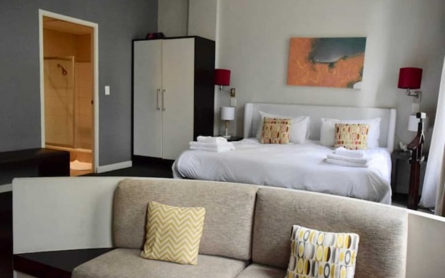 1 Bedroom Apartment With Roof Top Views