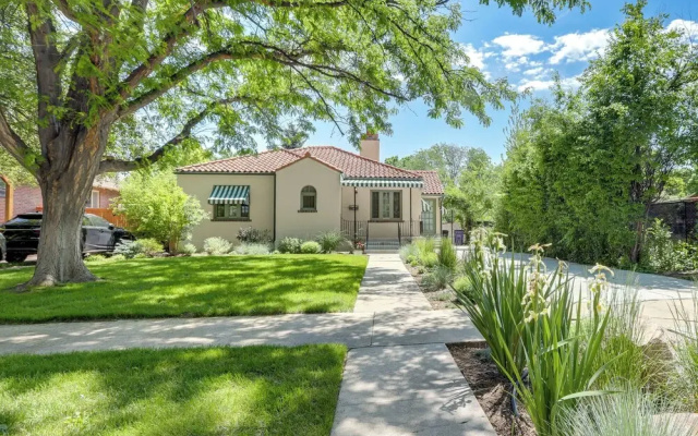 Yard & Grill: Centrally Located Denver Retreat!
