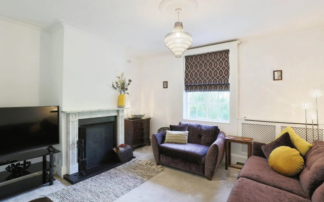 Stunning 4 Bed Semi-detached Home With Ample Space
