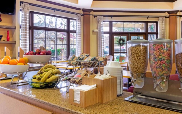La Quinta Inn & Suites Raleigh Cary