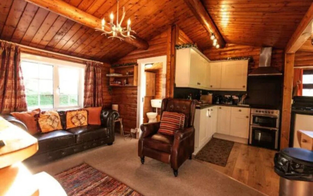 Cozy Mountain 2 Bed Log Cabin