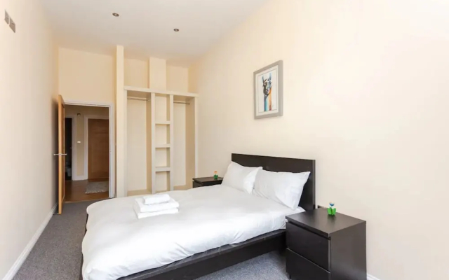 Stylish 2 Bedroom Apartment in Greenwich