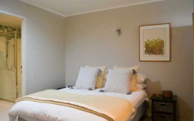 Uptown Top Floor Studio Apartment