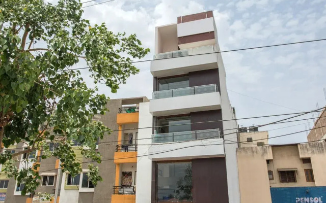 Oyo 8882 Pishori Residency