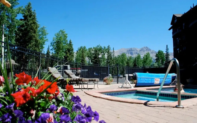 Bear Creek Lodge