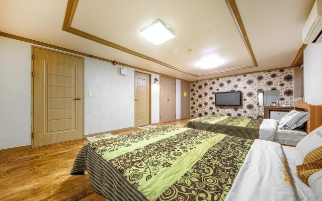 Buan Gyeokpo Chaeseok Resotel Oakville