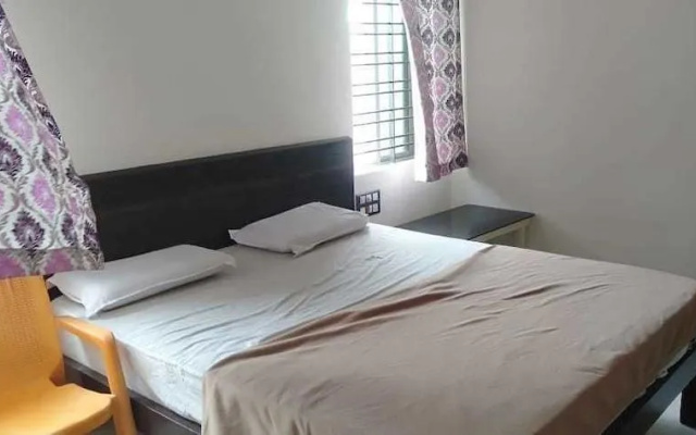 Iroomz Grand Palace