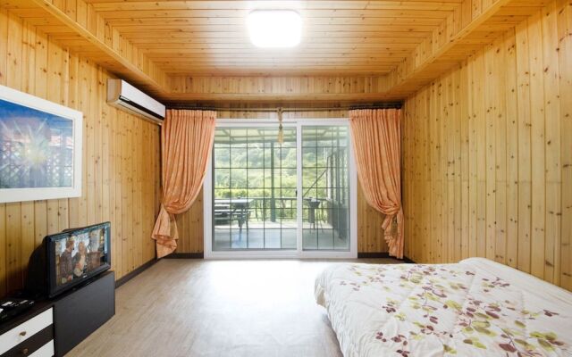 Baenae-gol Picture and Garden Pension