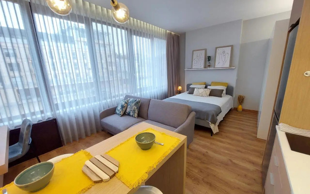 Charming Central Studio with AC