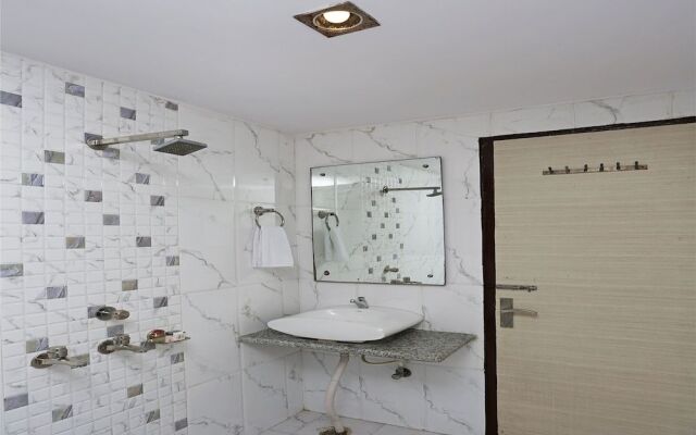 OYO 10733 Hotel Kingdom of Sai