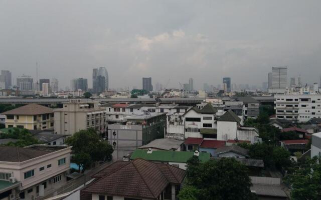 Samsen Suites